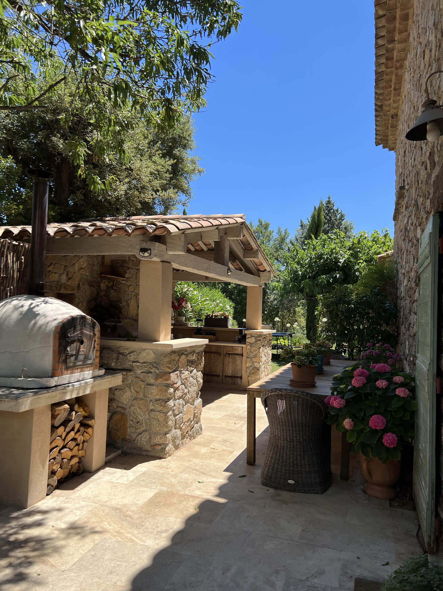 Bastide 1 interior