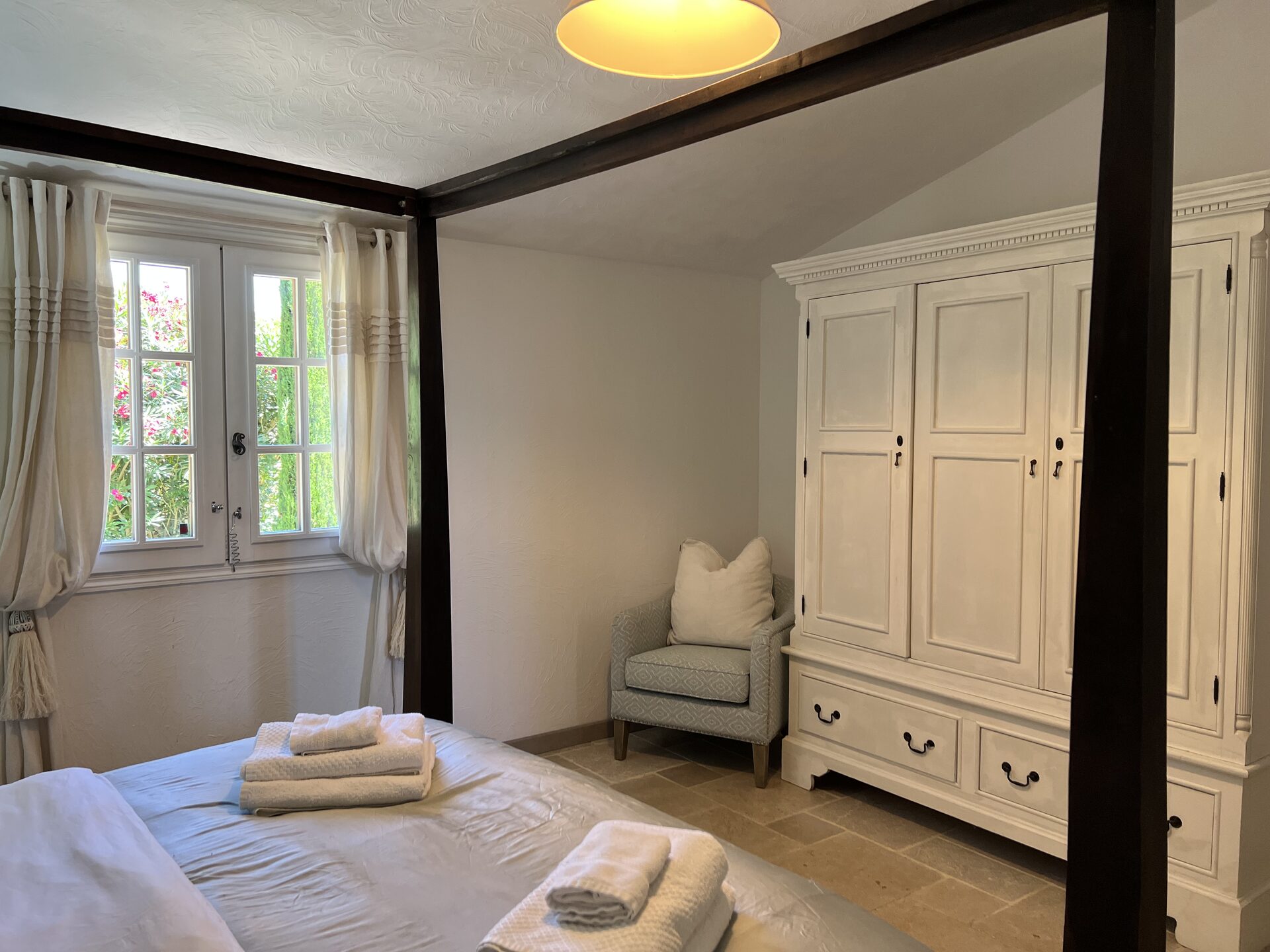 Bastide 2 interior